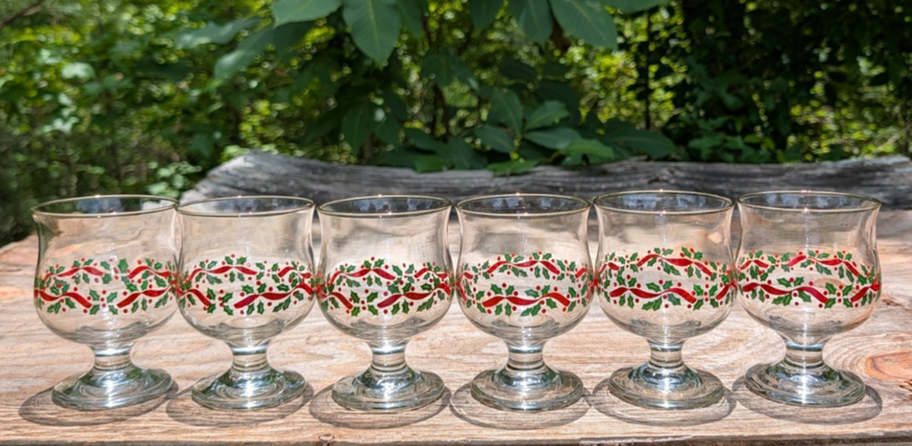 Libbey Christmas Holly Footed Glasses Gold Rim Holiday Goblets Set of 6 Vintage